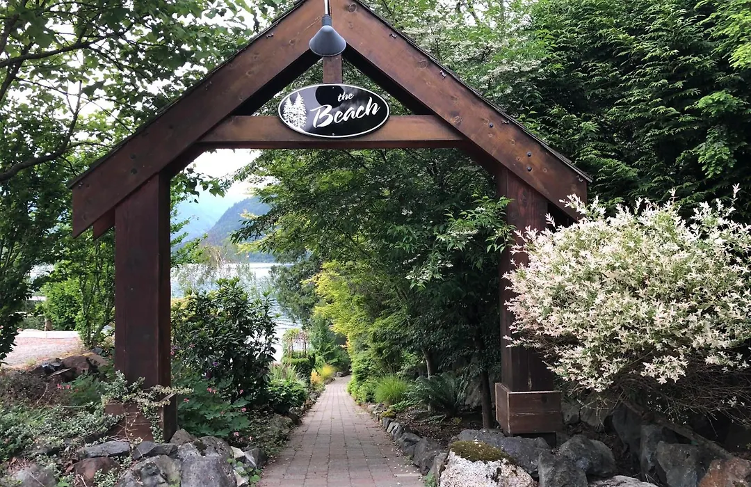 The Lodge On Harrison Lake-1