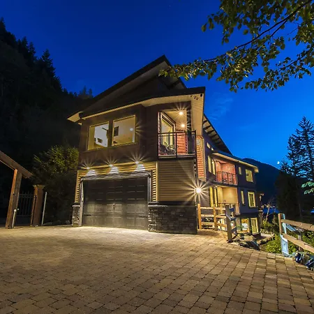 The Lodge On Harrison Lake-2